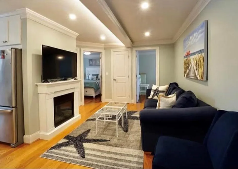 70 Carroll Ave #609