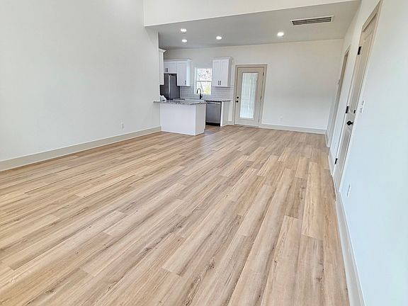 3rd image of 208 Bailiff St