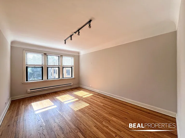2321 N Rockwell St #D2 — Photo 2