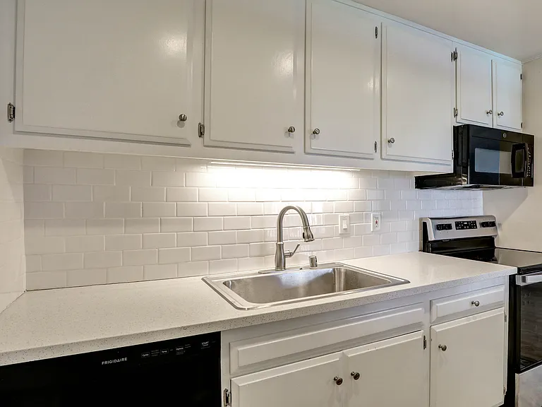 611 S Prospect Ave #102 — Photo 13