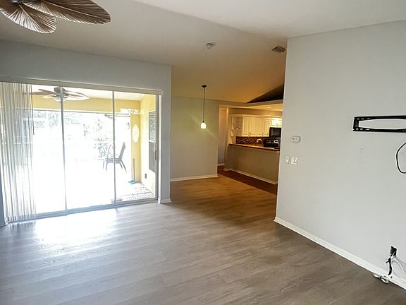 5th image of 1106 SE 5th Pl
