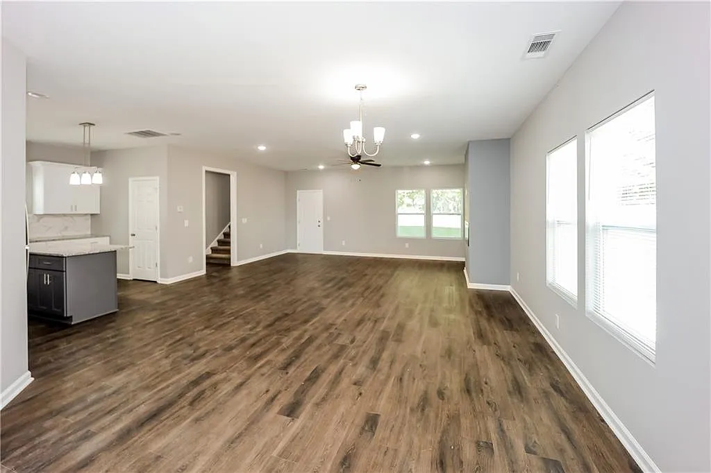4 bed, 2.5 bath, 2173 sqft, $2,415 — Photo 2