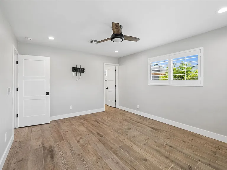 301 E Royal Palm Rd — Photo 35