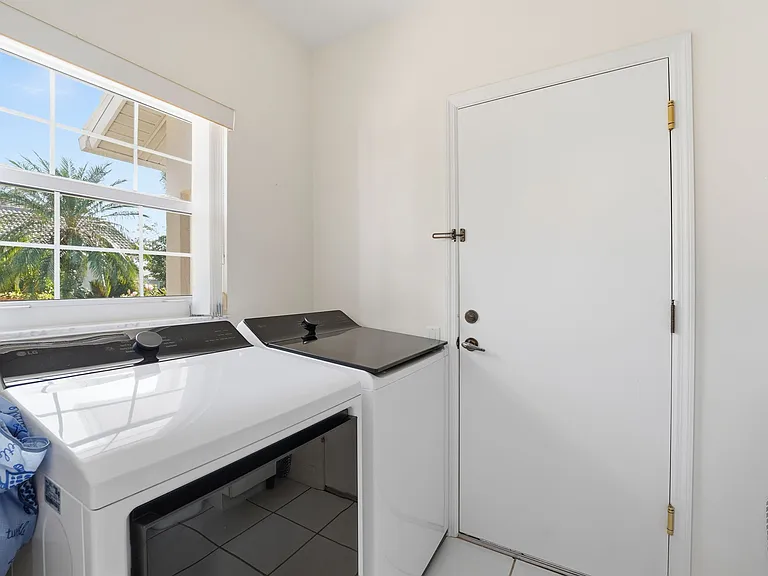 Brand new washer & dryer in laundry room between kitchen & garage