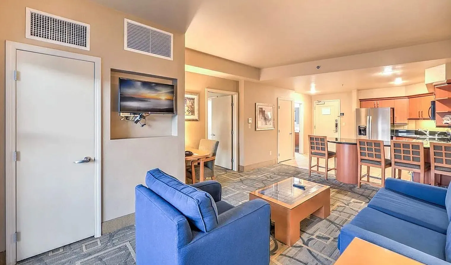1 bed, 1.0 bath, 742 sqft, $14,662 — Photo 3