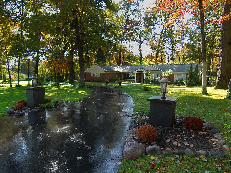 1st image of 2305 Charnwood Dr