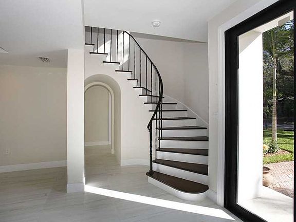 4th image of 4260 Braganza Ave