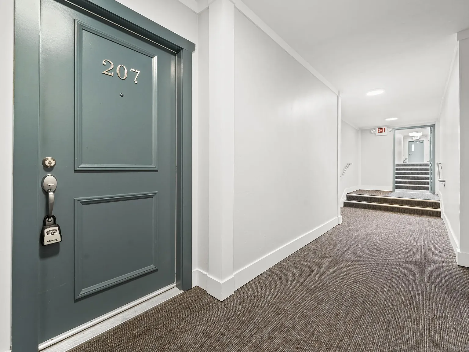 1 bed, 1.0 bath, 891 sqft, $1,300 — Photo 2