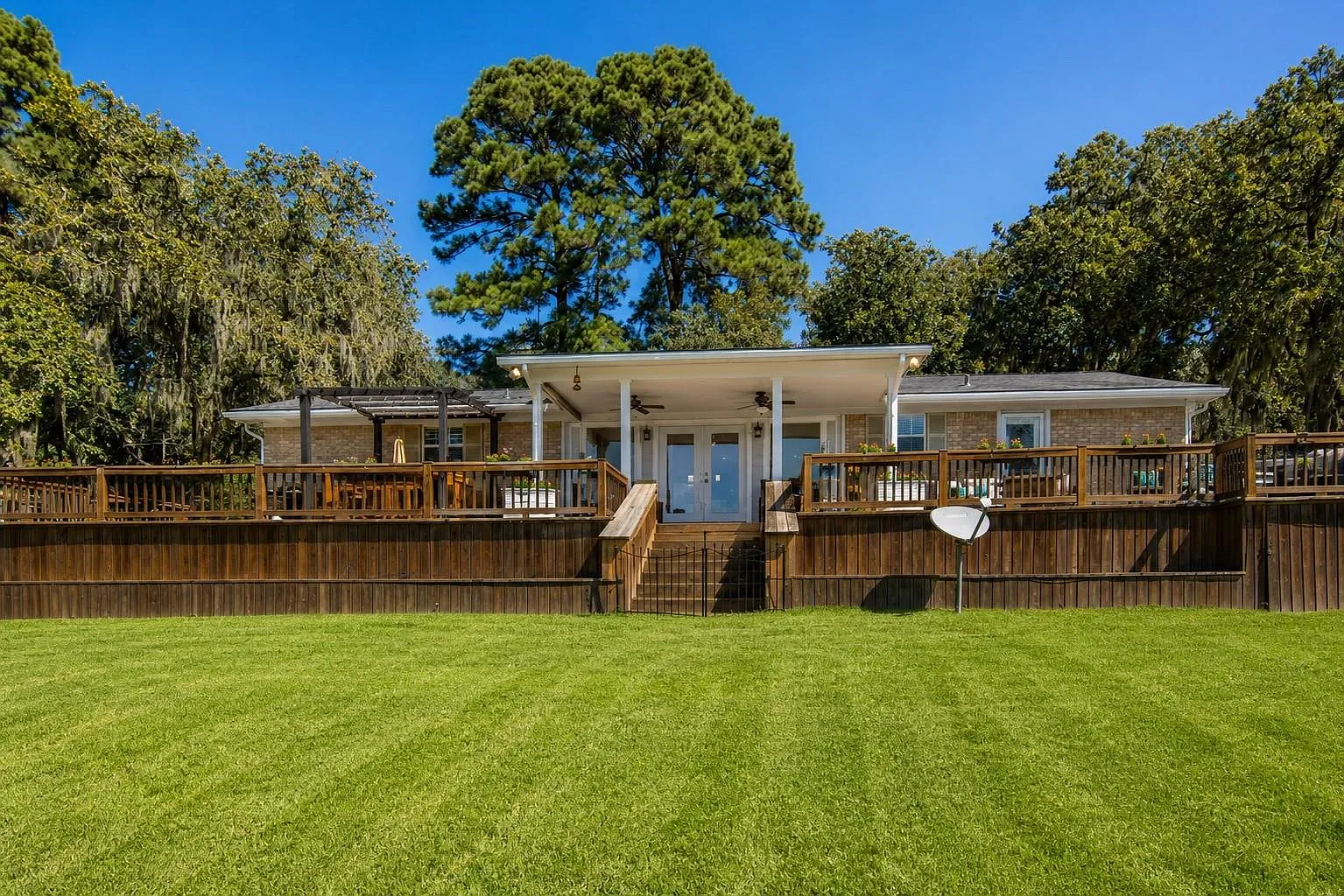 3 bed, 1.5 bath, 1384 sqft, $2,450 — Photo 3