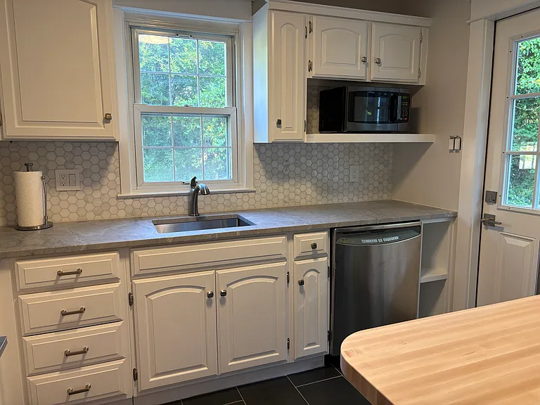 880 Doris Dr — Photo 5