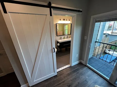 Primary Bedroom en-suite Bathroom