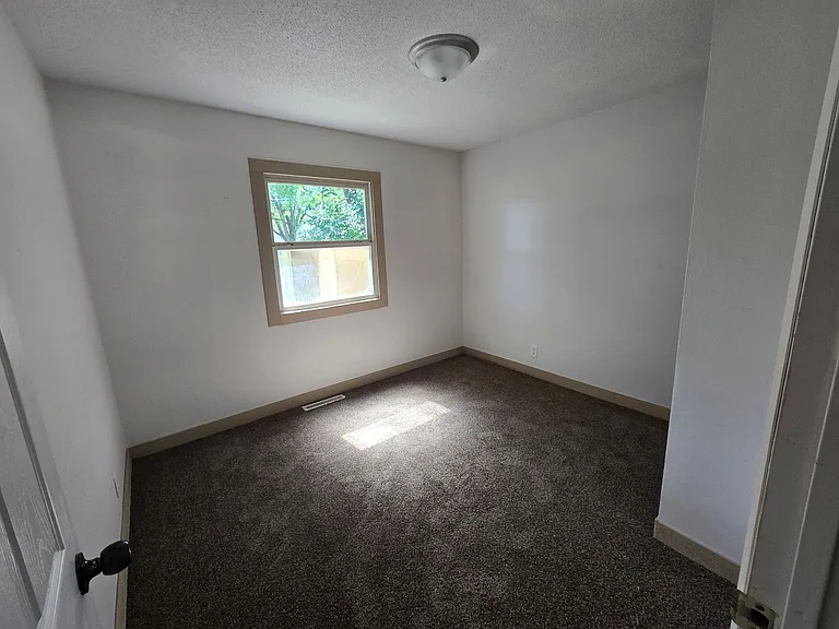 224 SE Lime St — Photo 7