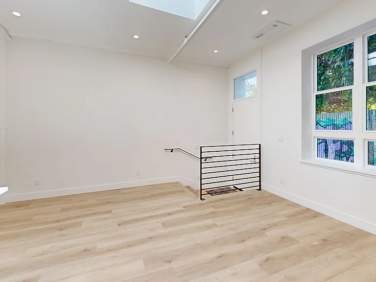 2952 Folsom St — Photo 25