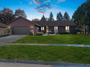 406 Silver Spring Dr, Green Bay, WI 54303