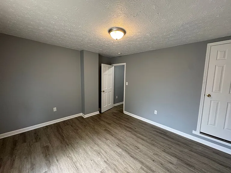1122 S Sheffield Ave — Photo 22