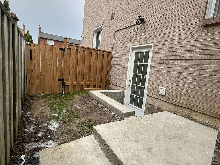 618 Beckworth Sq #BASEMENT — Photo 2
