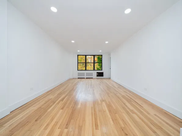 1199 East 53rd Street image 1 of 12