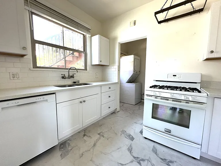 1330-1334 Sassafras St — Photo 9
