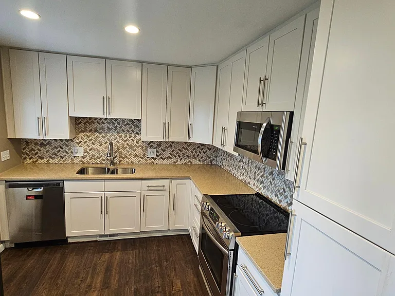 Kitchen - Quartz Countertops