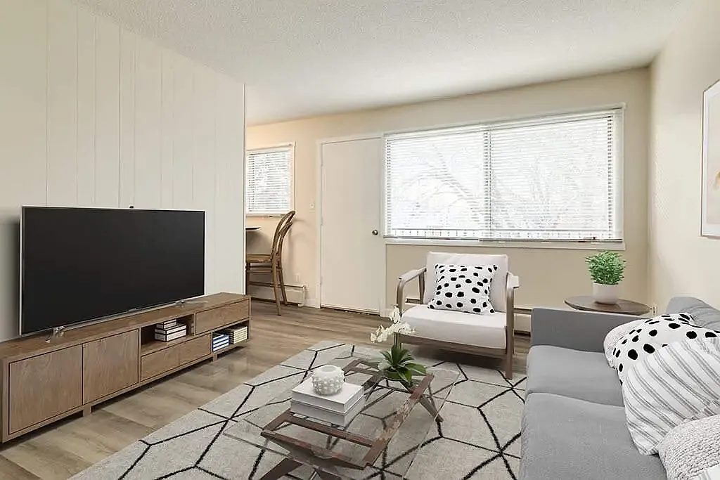 Montrose Apartments — Photo 4