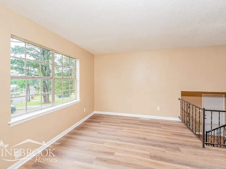 517 Harlem Ave — Photo 4