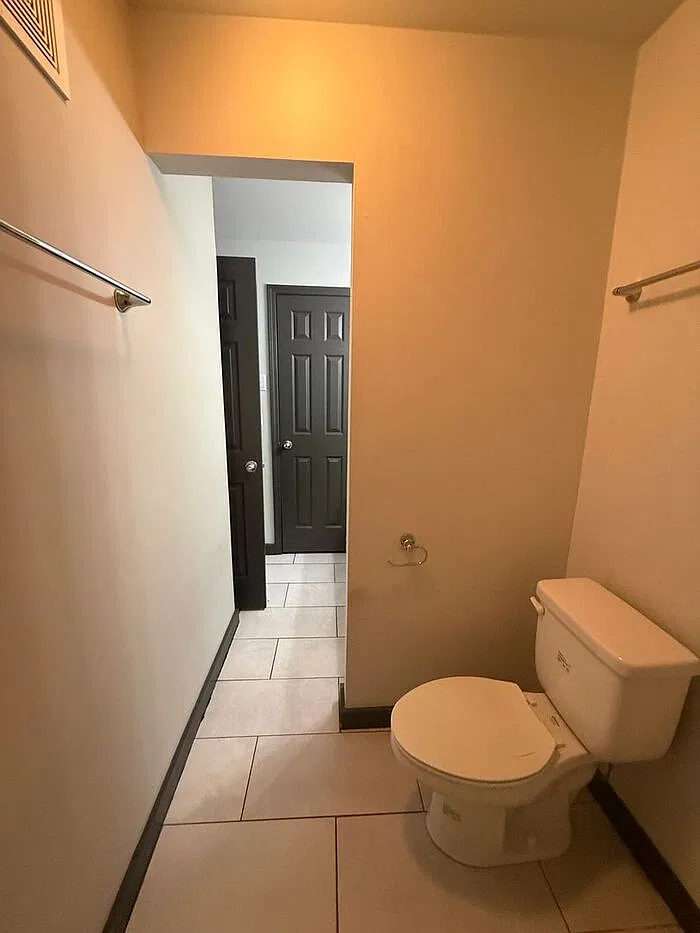 Studio, 1.0 bath, 450 sqft, $895 — Photo 4