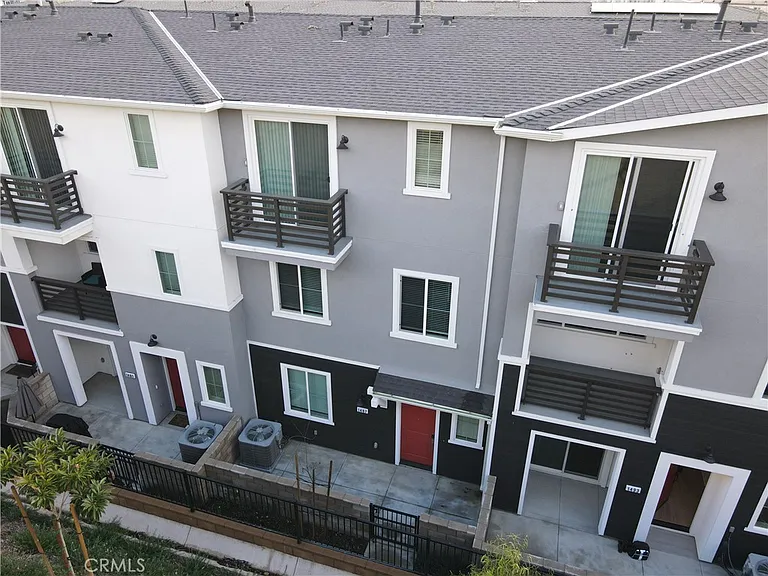 1487 Skyline Ln — Photo 34