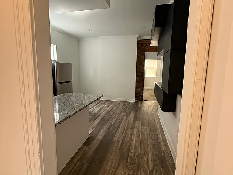 433 Oak St #1 — Photo 2