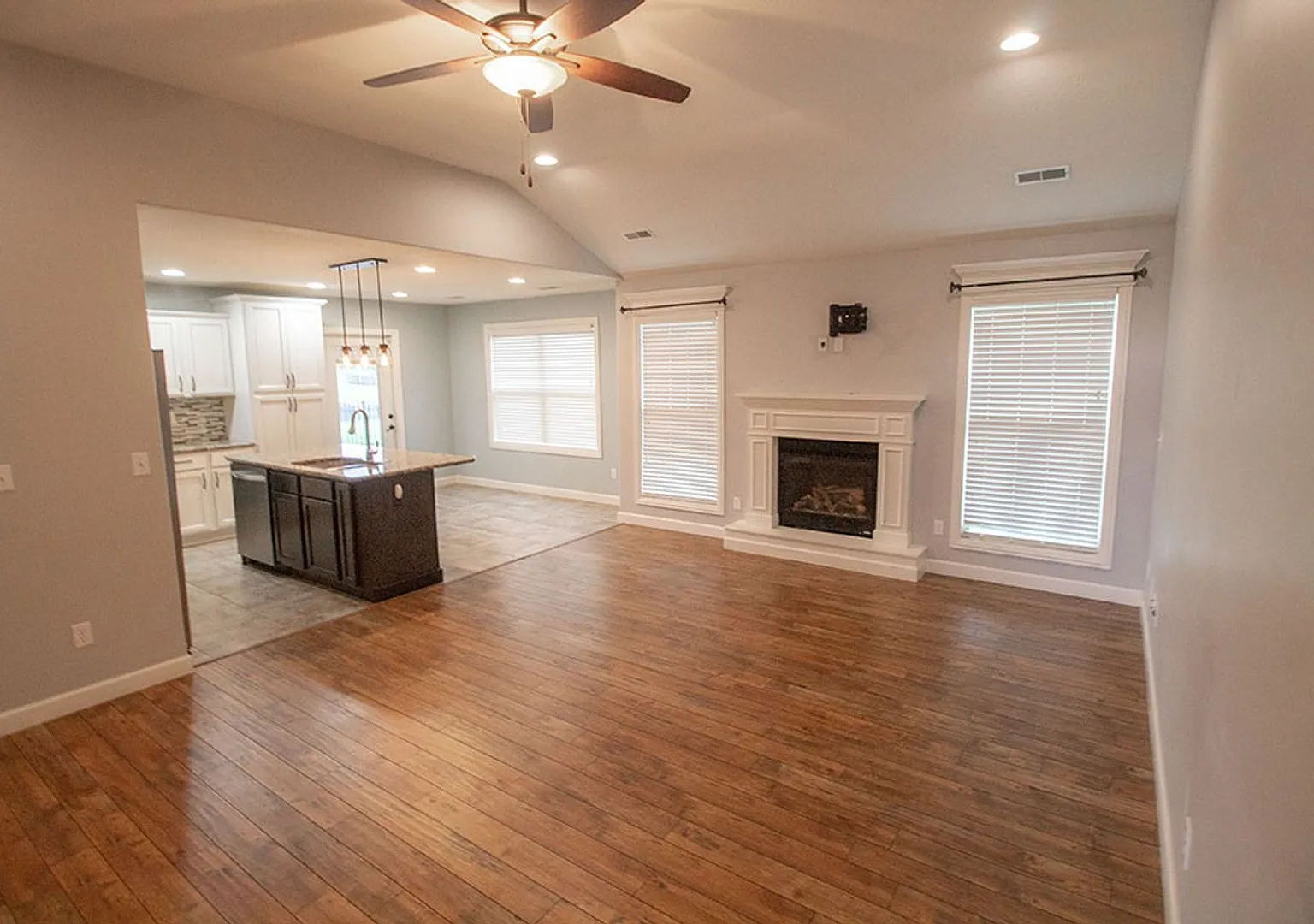 Beautiful 3 Bedroom Home — Photo 4