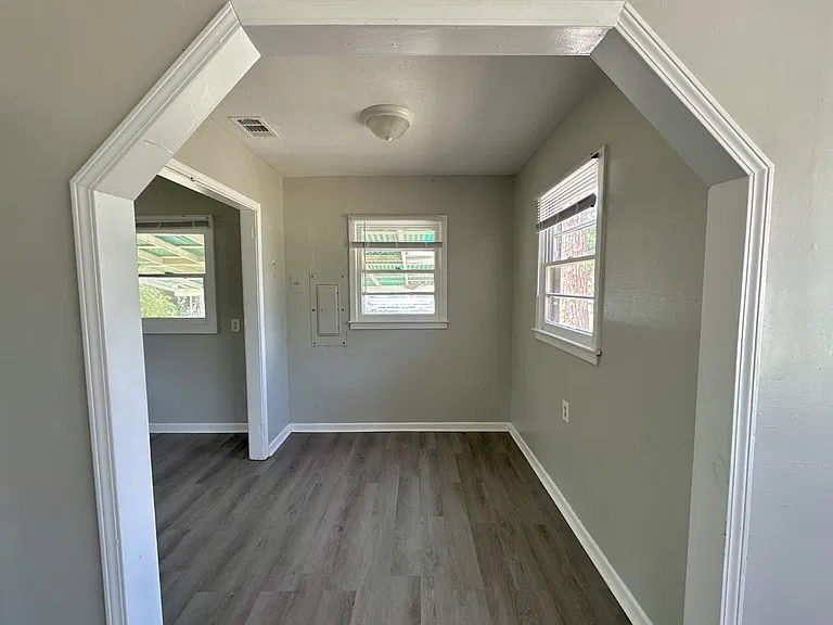 803 Lausanne Dr — Photo 4