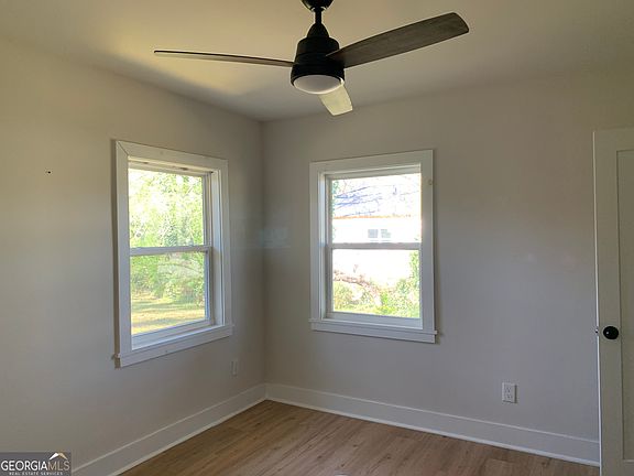 4th image of 5085 Lake Dr