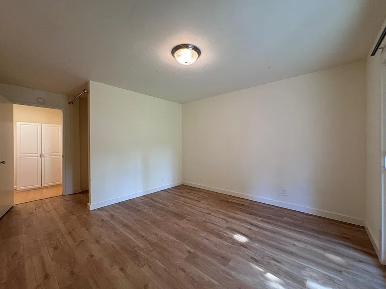 1555 Oxford Street — Photo 13