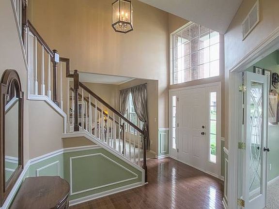 Gracious 2 Story Entry