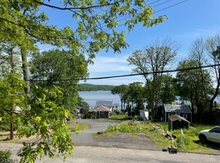 14 Sutton Rd, Hopatcong, NJ 07843