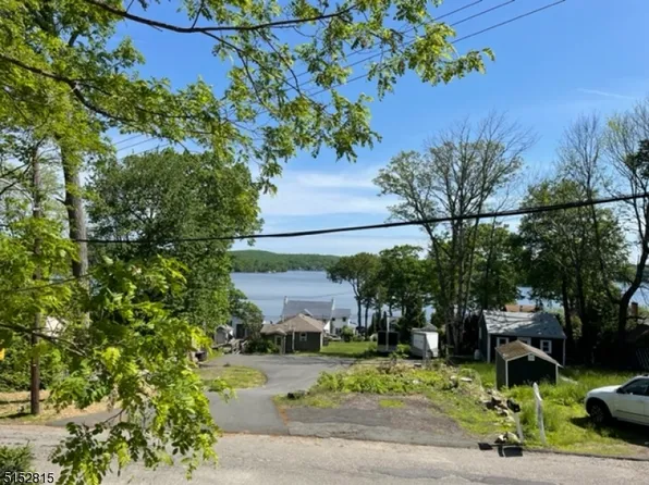 14 Sutton Rd, Hopatcong Boro, NJ 07843