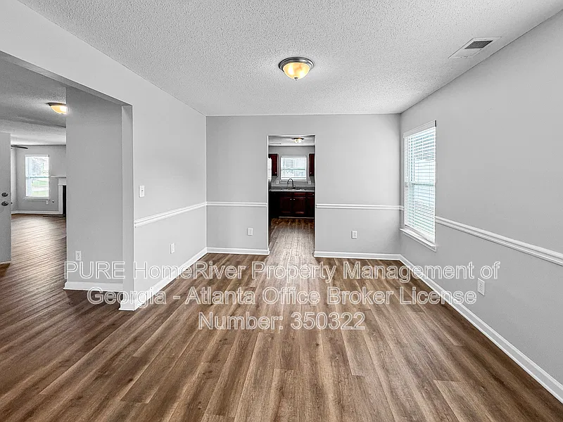 5 bed, 2.5 bath, 2598 sqft, $2,285 — Photo 4