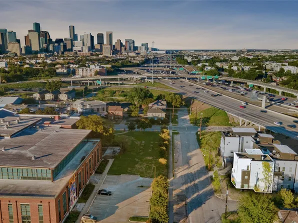 4117 Chartres St, Houston, TX 77004