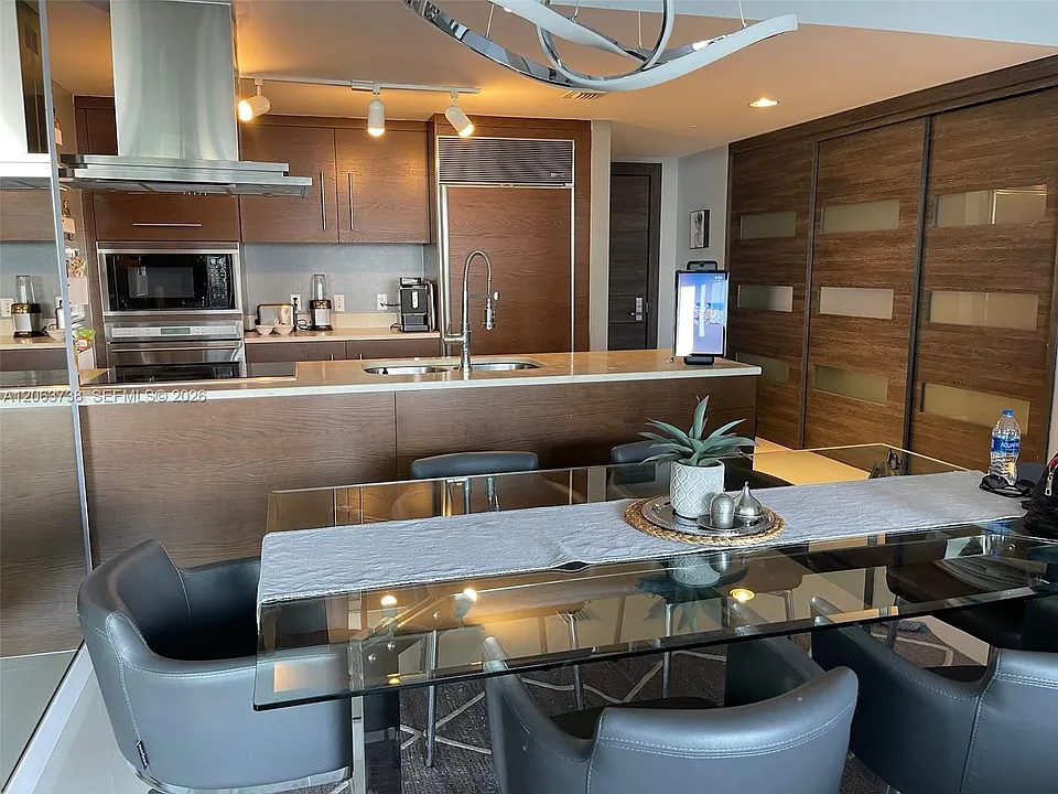 495 Brickell Ave #703