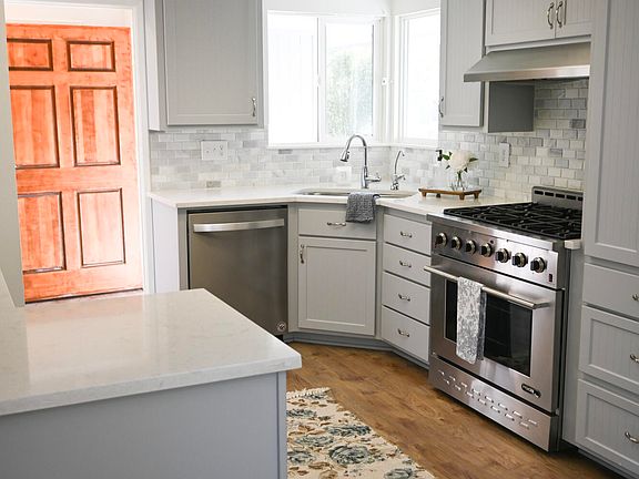 3rd image of 460 Daytona Dr
