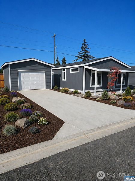2nd image of 861 N Iris Avenue