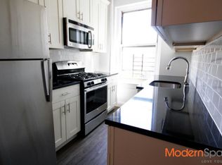 24-25 27th St #R4, Astoria, NY 11102