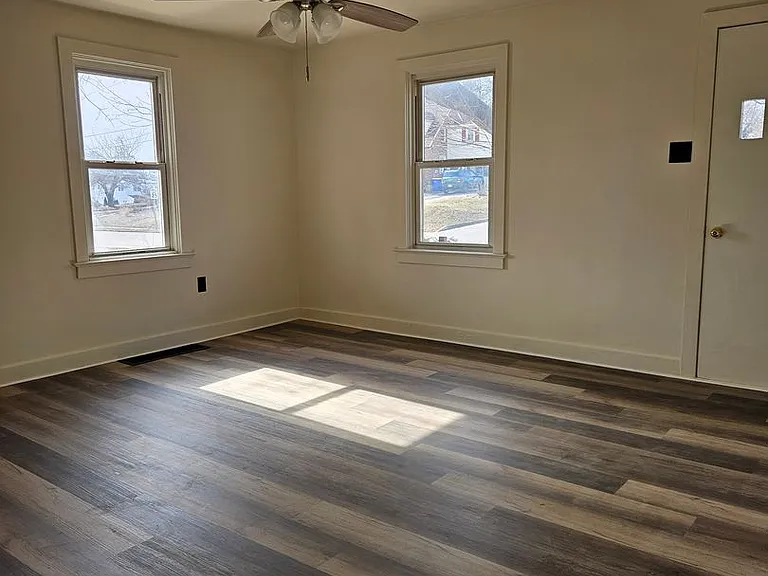 101 N Forrest St — Photo 5