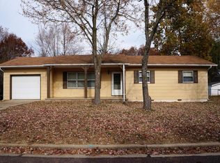 106 Palmer Dr, Monett, MO 65708