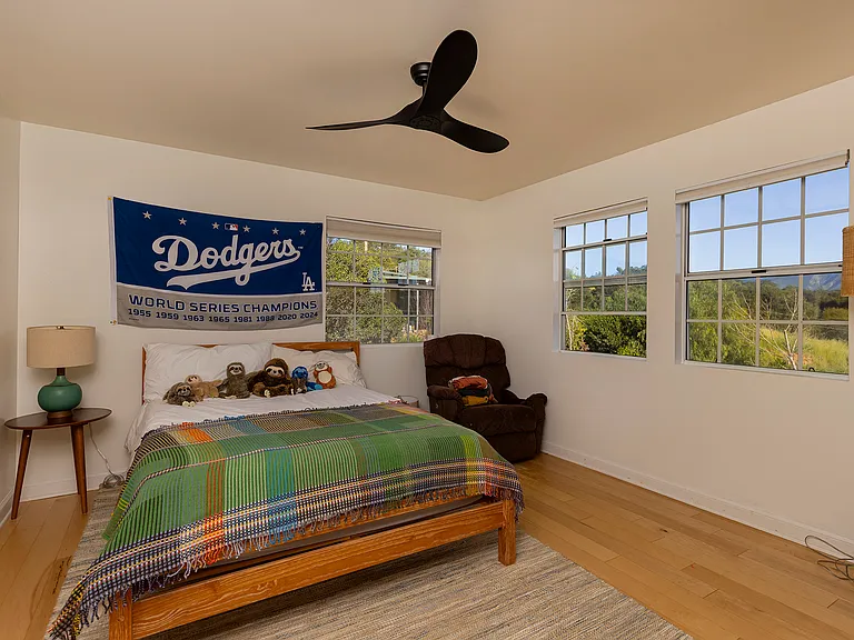 Loma Dr — Photo 22