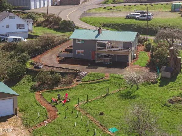34635 Parkway Dr, Cloverdale, OR 97112