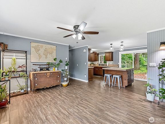 4th image of 3428 Eagle Drive NE