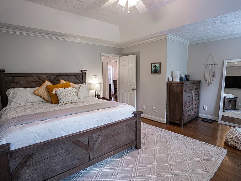 6028 Iverleigh Cir — Photo 12