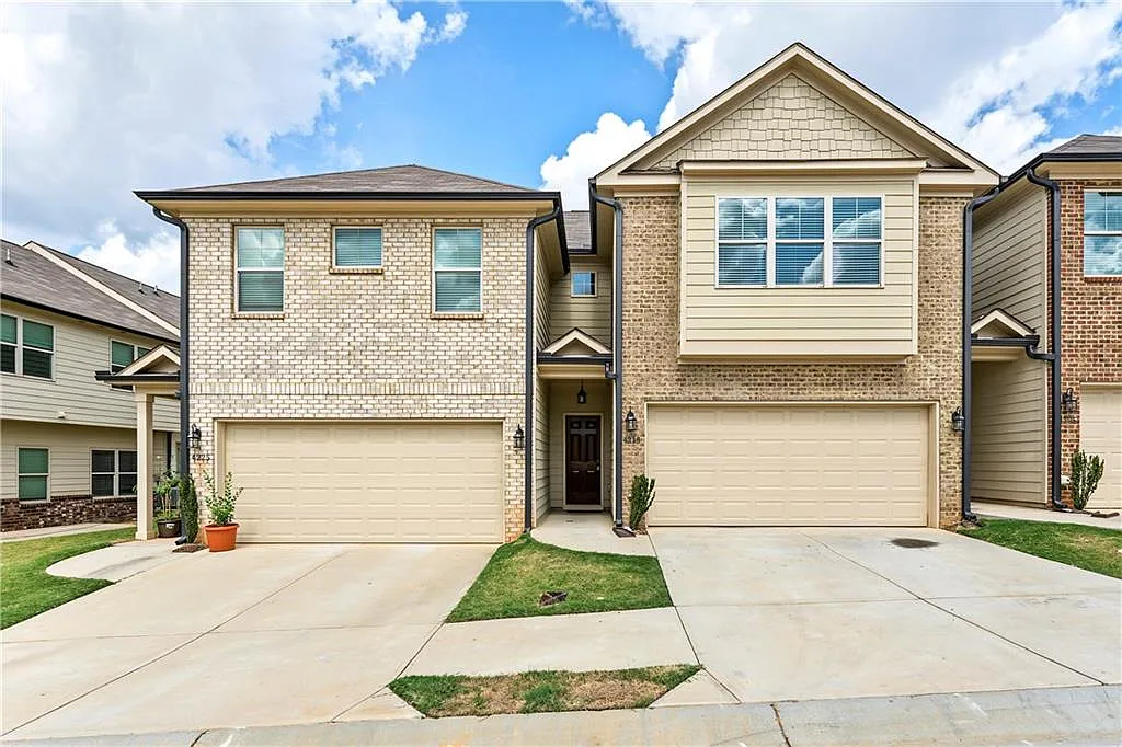 3 bed, 2.5 bath, 1800 sqft, $2,400 — Photo 1