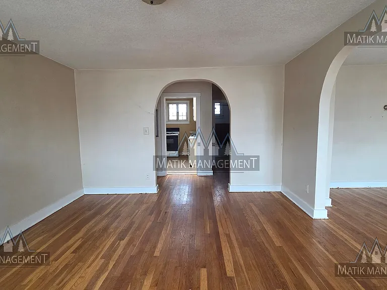 143 Main St W #1/2 — Photo 48