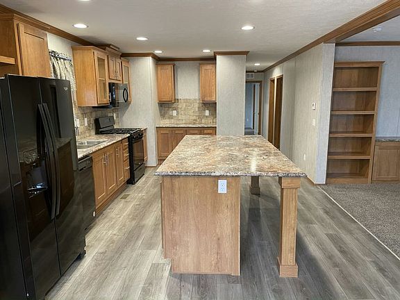 2nd image of 467 Chestnut Dr